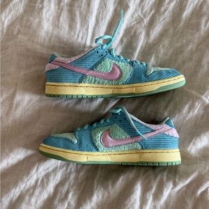 Nike SB Dunk Low Verdy Visty fuzzy Sneakers in Pastel Blue, Pink & Yellow 2.5